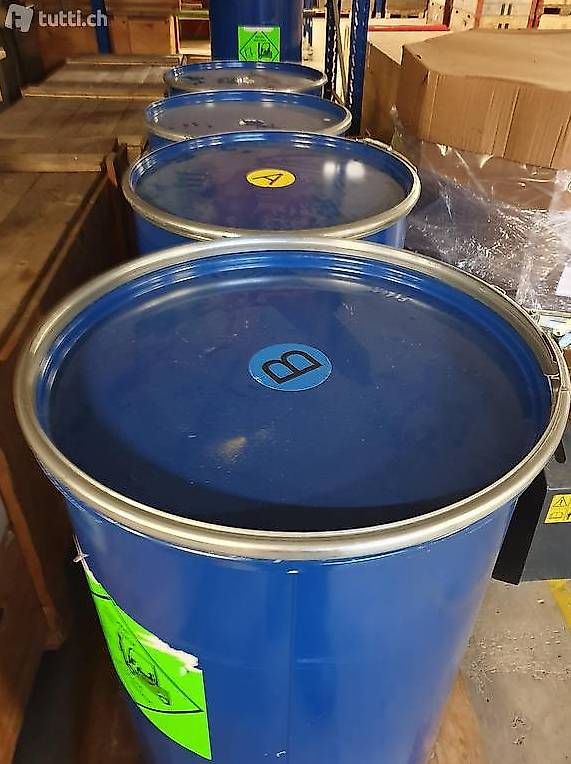 Accessori: Blaue Stahlfässer mit Deckel, 200 Liter – Usato da Unterkulm venduto da poesia-gruppe