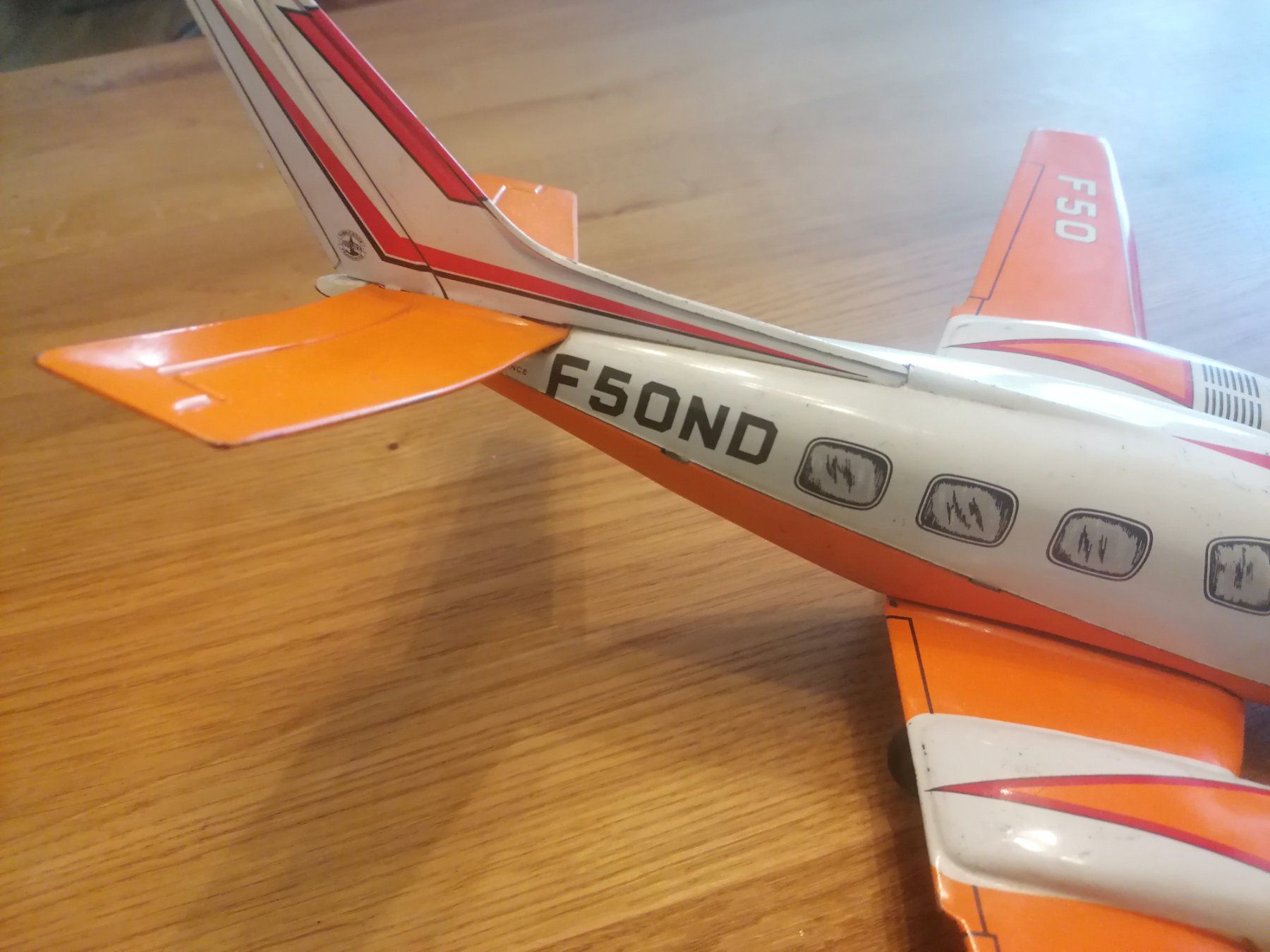 Spielzeuge: Vintage Blechspielzeug Flugzeug Beechcraft – Gebraucht aus Basel von vintagecollector 3