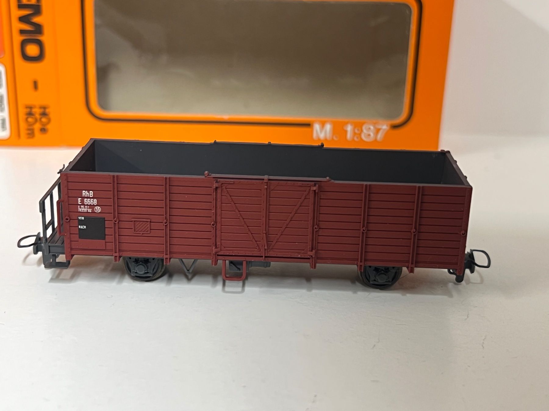 Bemo Modellini di ferrovie: Bemo 2251 Off. Güterwagen RhB E 6668 – Nuovo (secondo la descrizione) da Neuenhof venduto da ludovicco 2
