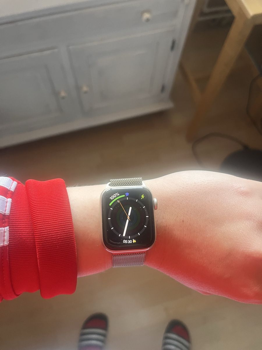 Apple Smartwatch: Apple Watch SE 40mm gold – Usato da Winterthur venduto da tschaekuelin_f