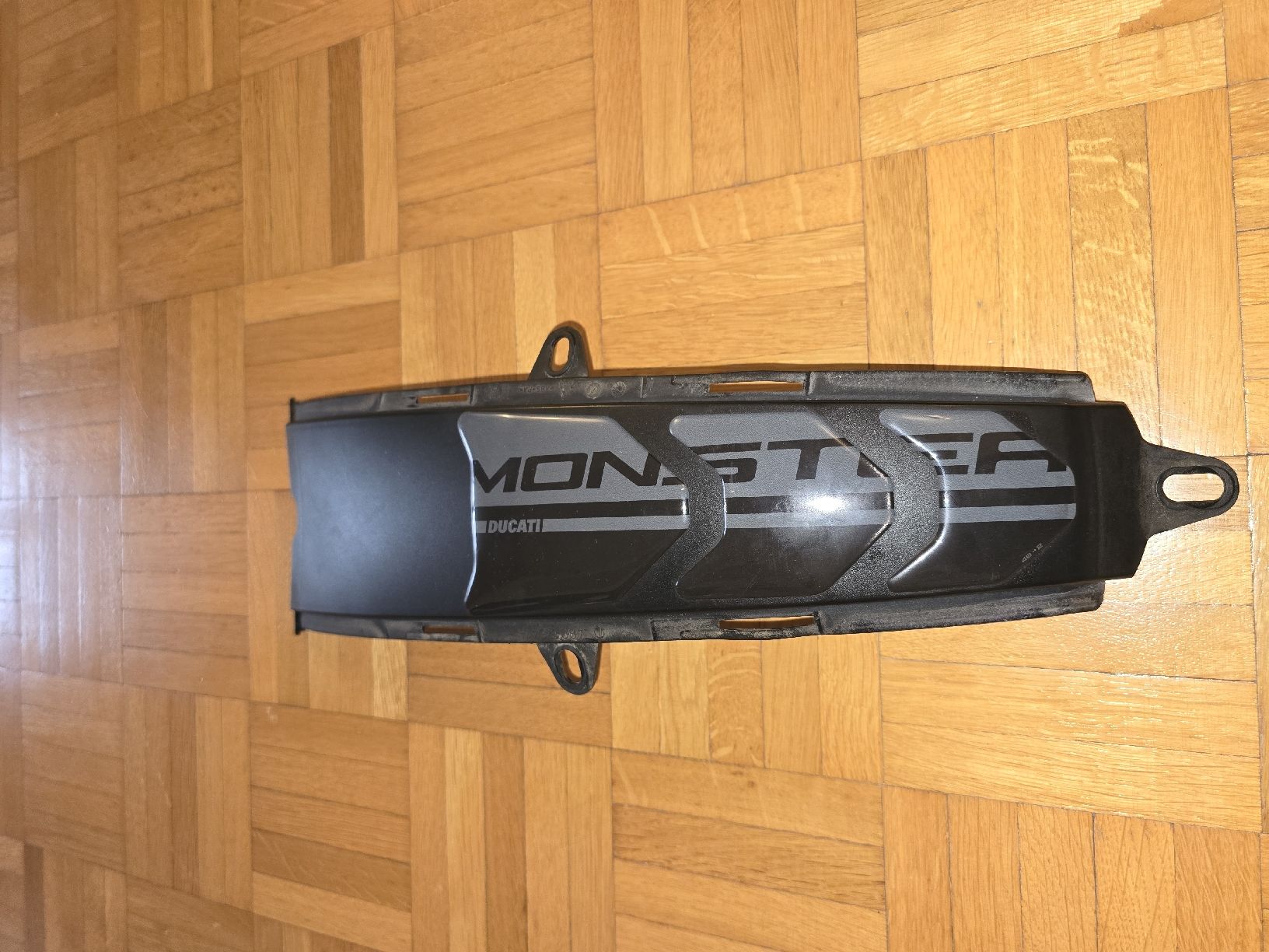 Ducati Toutes les pièces détachées moto: Ducati monster Tank Mittelabdeckung – D'occasion à Uster par joh_2nbb