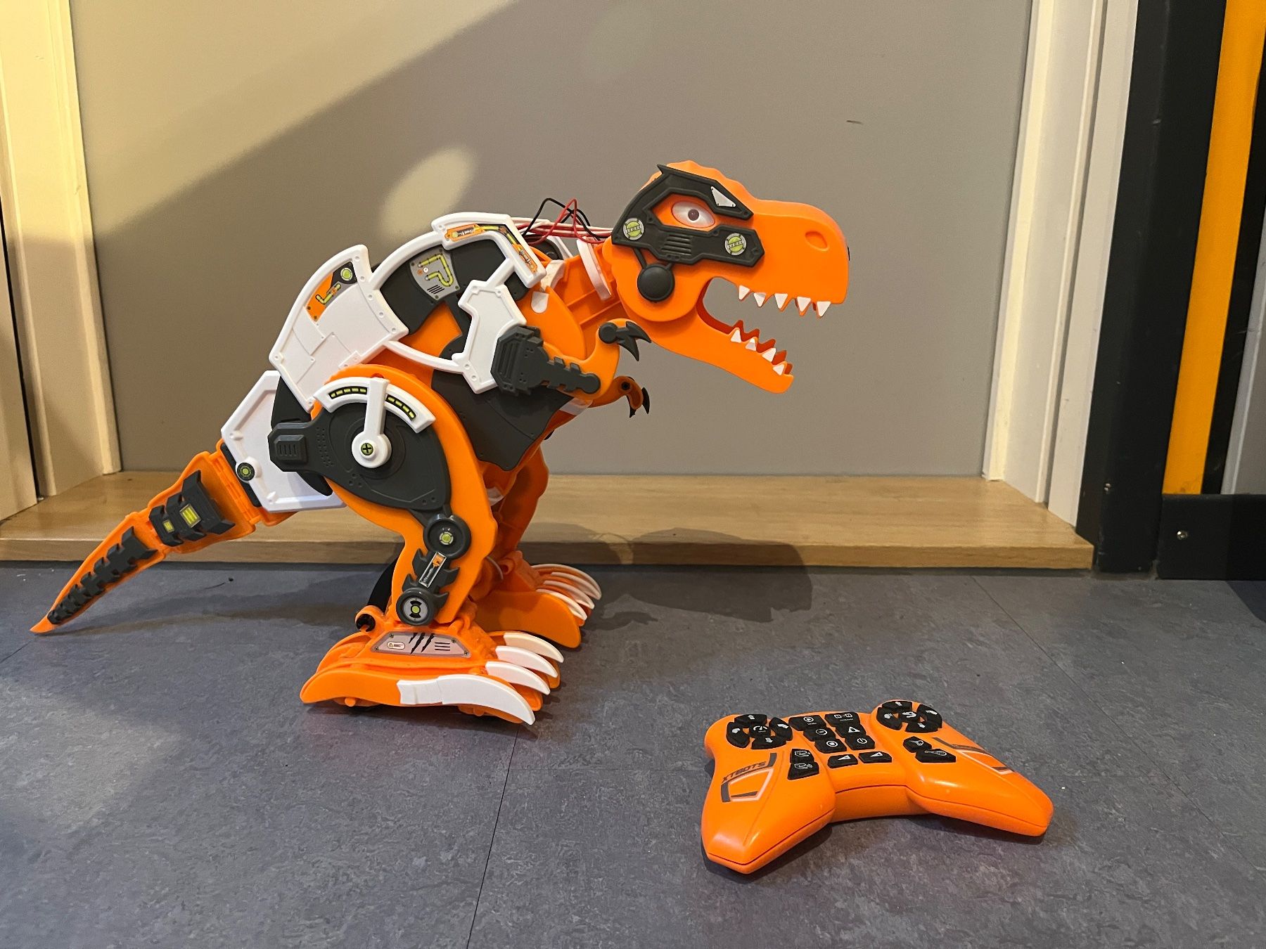 Giocattoli: T-Rex Roboter: Bauen, Programmieren und Spielen – Usato da Schötz venduto da ceres2676