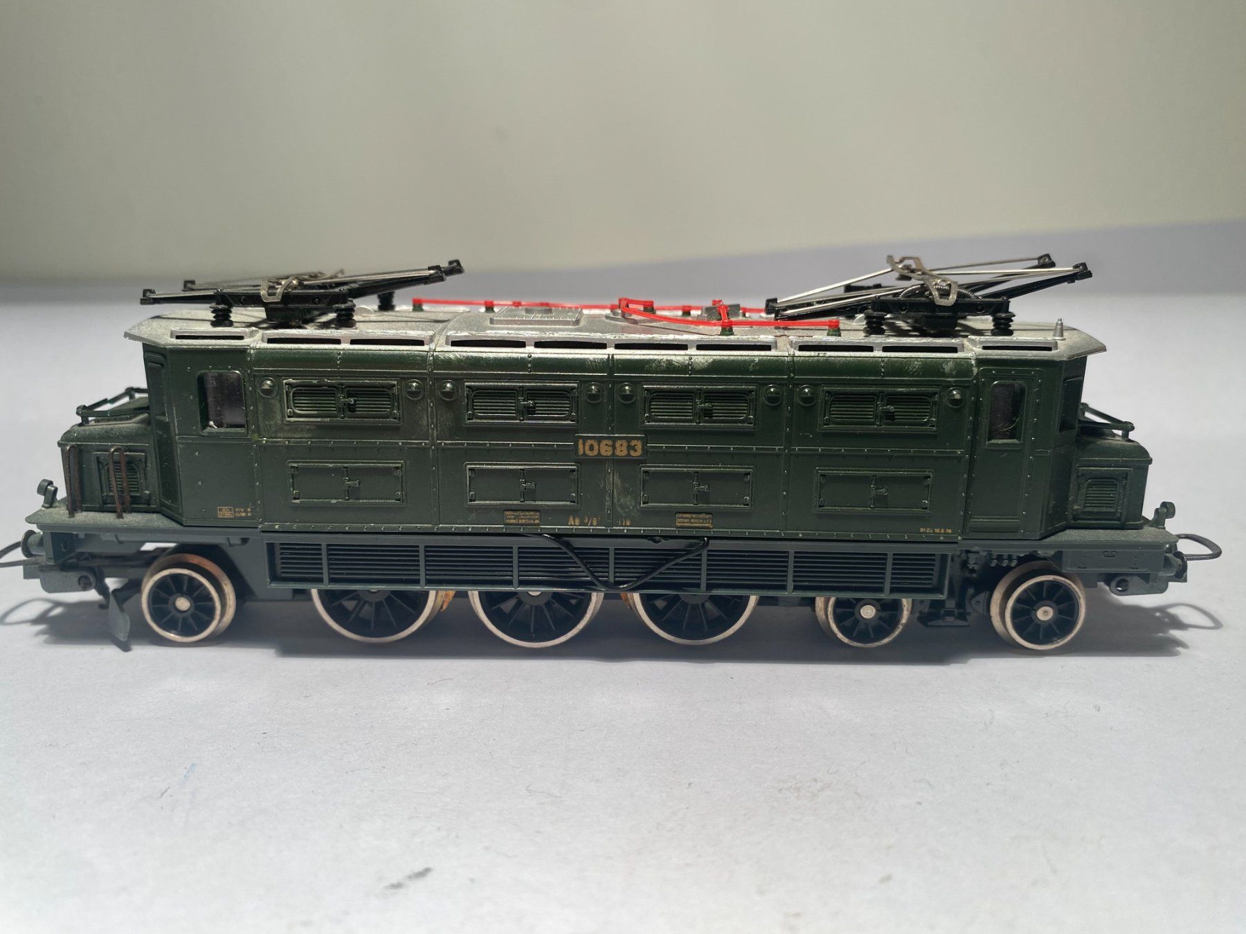 Lima Modelleisenbahnen: LIMA E-Lok Ae 3/6 der SBB 208117 grün DC – Defekt aus Buchrain von Modellbahn11 2