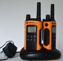 2 x Motorola TLKR-T80 Walkie-Talkie