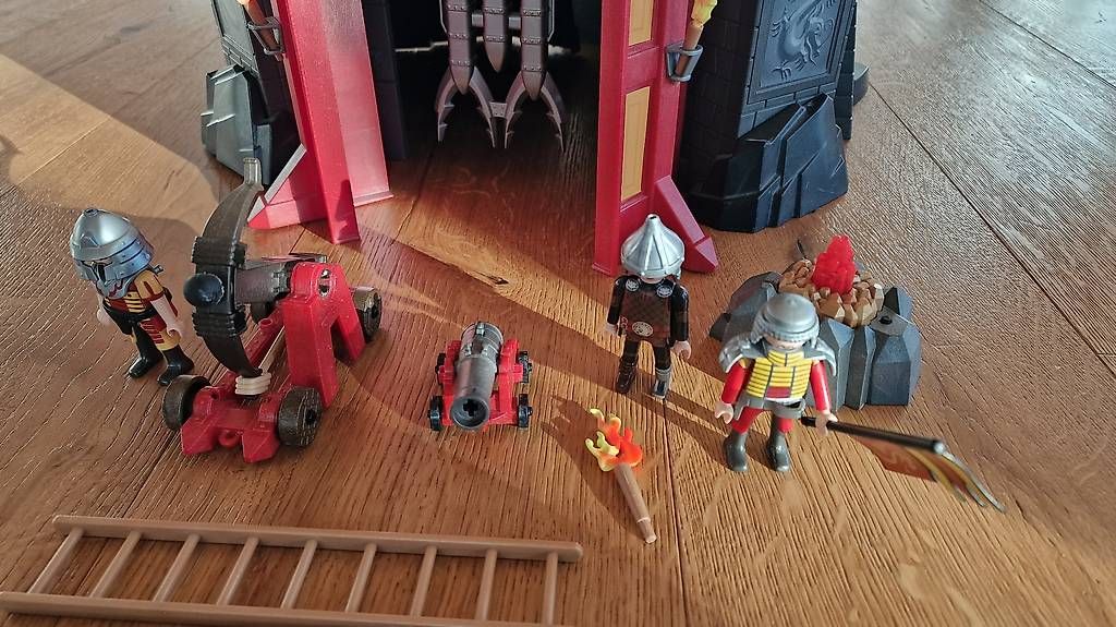 Giocattoli: Playmobil Drachenburg – Usato da Hausen AG venduto da Niruta 1