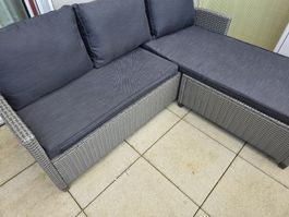 Gepflegte Gartenlounge mit Auflagen - 3/4 jährig neuwertig