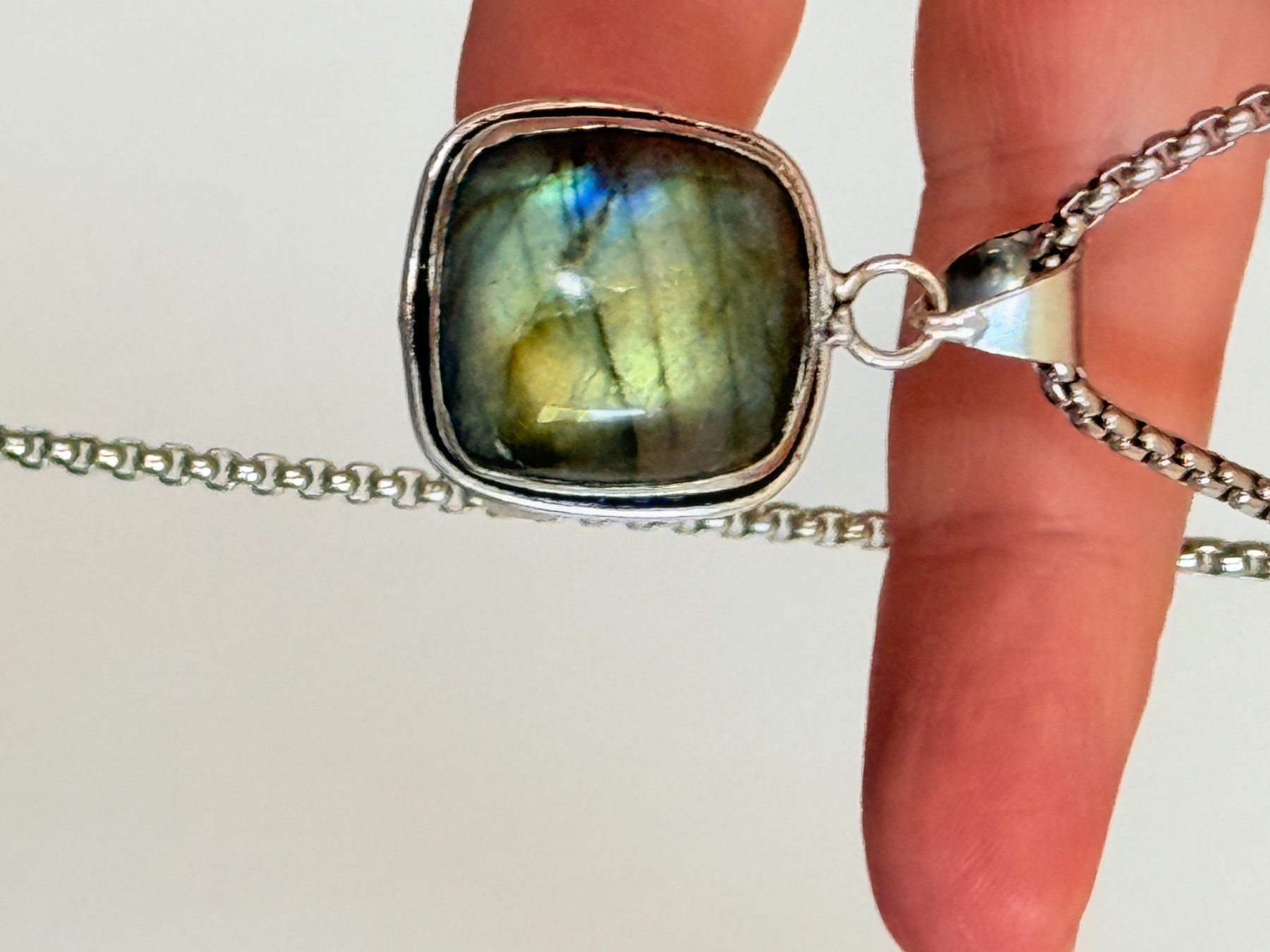 Catenine: Pendentif Labradorite authentique, bijou unique, cadeau – Nuovo e nell'imballaggio originale da Genève venduto da AWWA 3