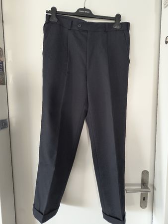 Elegante Bundfalten Herrenhose aus Schurwolle, Grösse 50