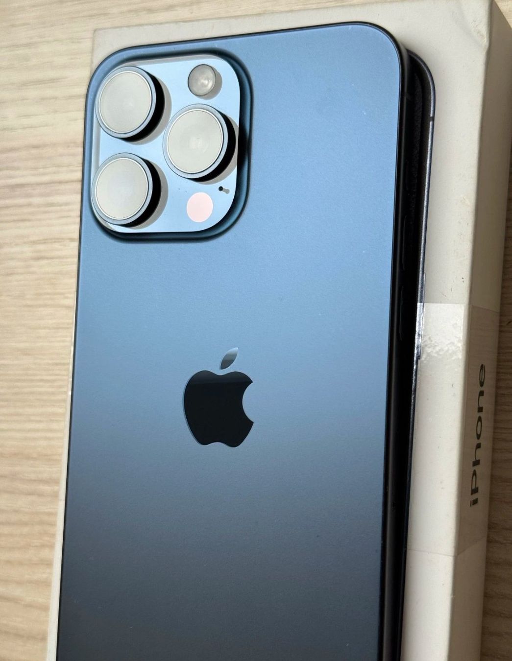 Apple Telefoni cellulari / Smartphones: iPhone 15 Pro Max (512GB) Akku 95% – Usato da Luzern venduto da Waince786 1