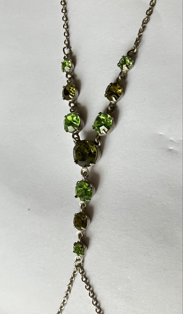 Catenine: Hübsche Kette mit grünen Steinen – Usato da Aarau venduto da luck123
