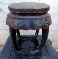 Chinesischer Beistelltisch, Ulmenholz Schwarzlack bemalt