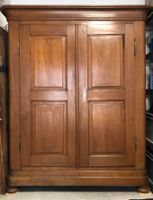 Antiker Kleiderschrank aus Eichenholz