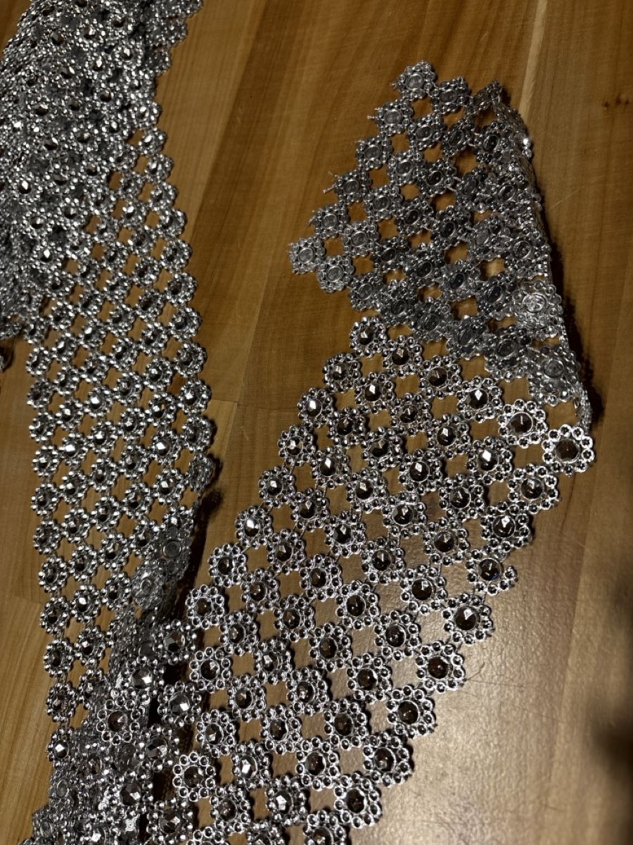 Stoffe: Kunststoff Band / Strass optik 1 Meter – Neu (gemäss Beschreibung) aus Rümlang von SchumBru10