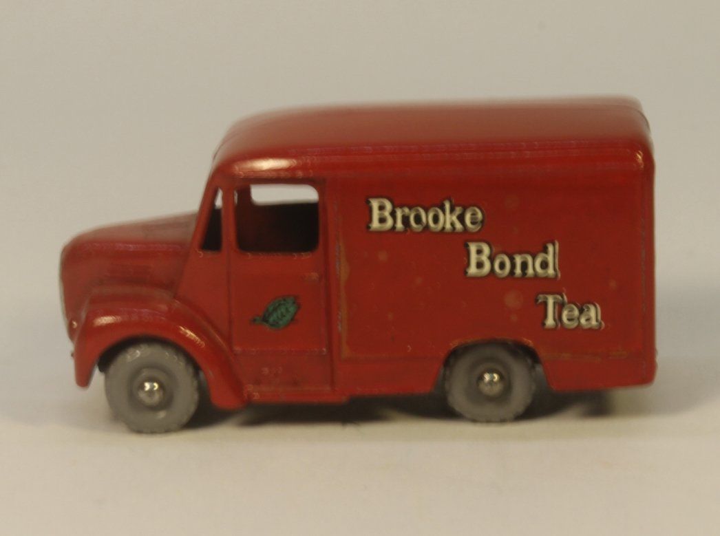Matchbox Modellini d'auto: Matchbox Lesney 47A Trojan Van OVP – Usato da Zofingen venduto da Trukli58