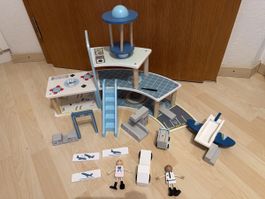 Flughafen Spielset aus Holz mit Zubehör gebrauchter Zustand
