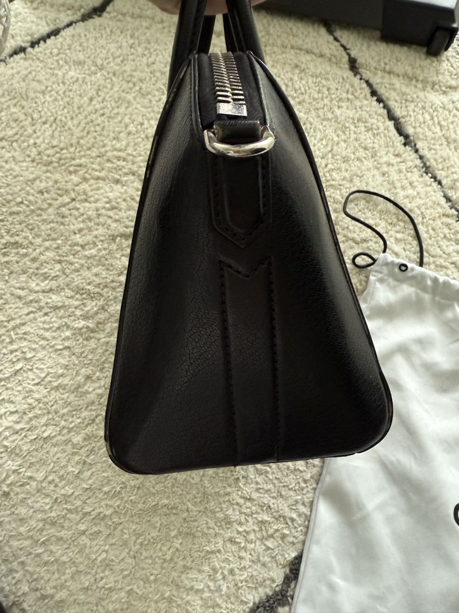 Givenchy Borse da donna: Tote Bag Antigona Mini aus Leder – Usato da Zollikon venduto da snowflake10- 4