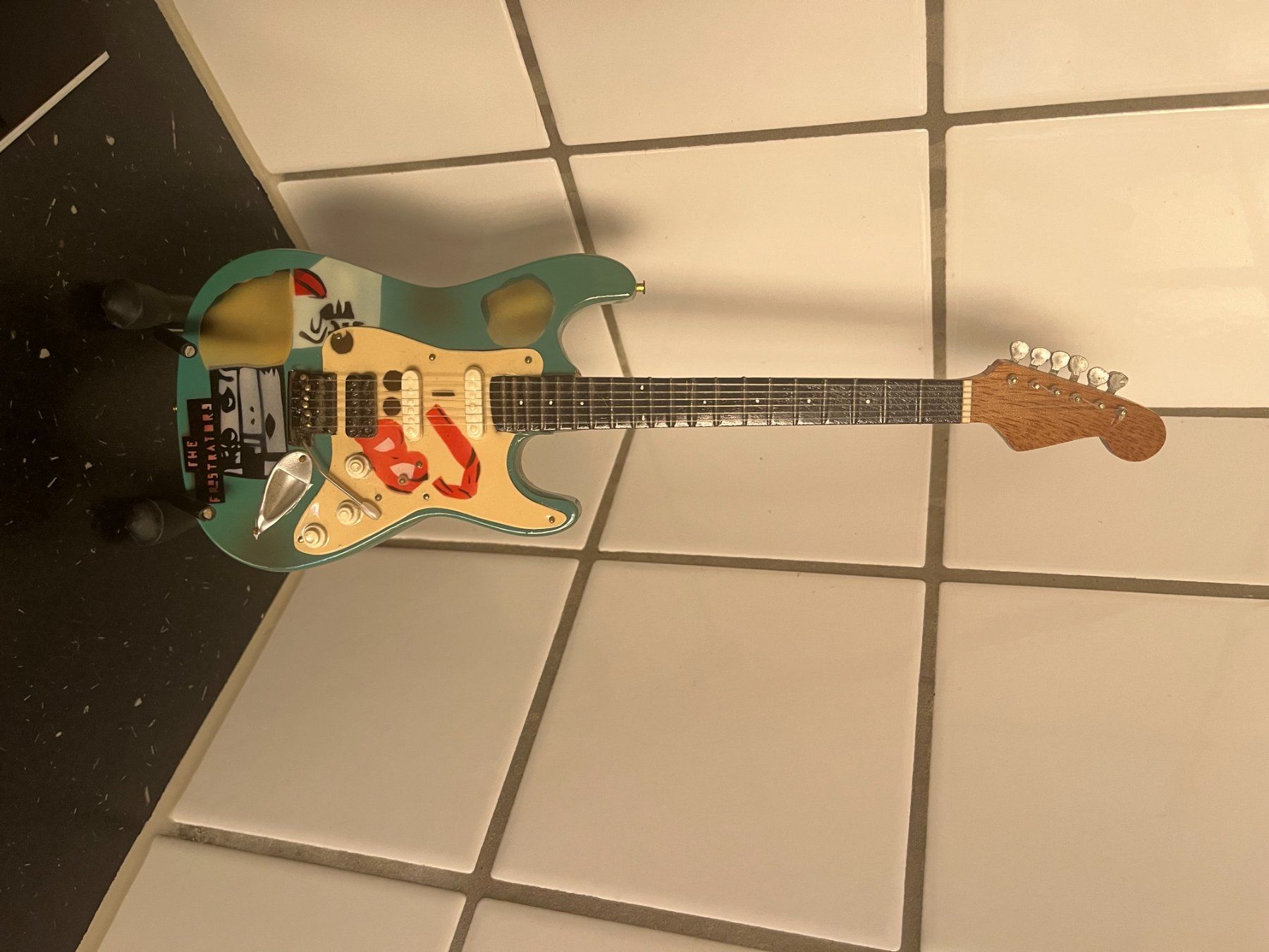 Tutte le decorazioni: Guitare décorative – Usato da Genève venduto da Moe22 1