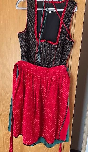 Robes: Dirndl Tramontana – D'occasion à Widnau par Tigi03 1