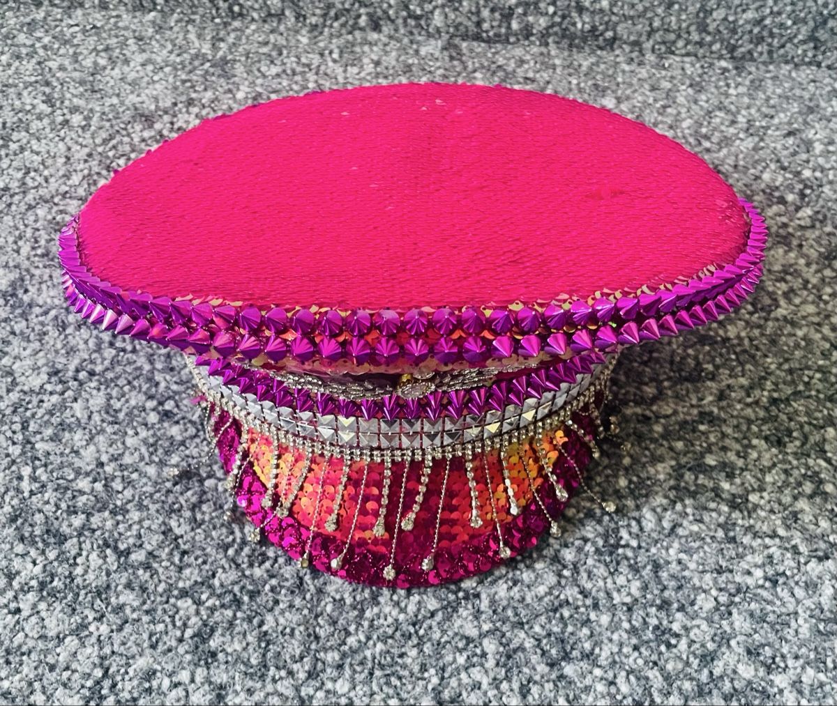 Copricapi, berretti & cappellini: Party Hut Glitzer pink Grösse M  – Usato da Au ZH venduto da Jaggy4 4