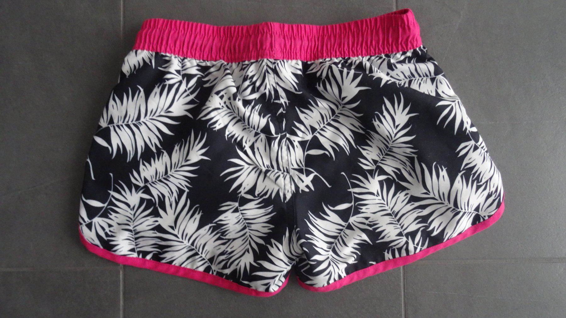 Hosen: Extend Kinder Surfshorts, Gr. 152 – Gebraucht aus Beinwil am See von den_p9db 1