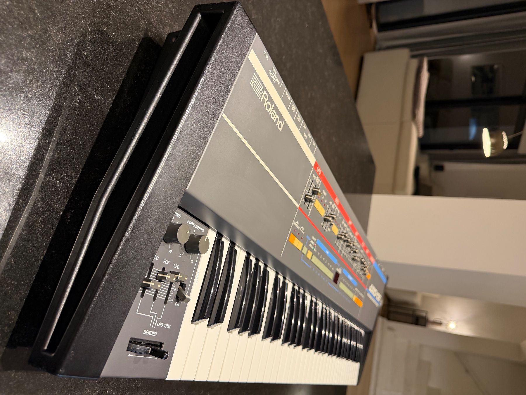Roland Musikinstrumente: Roland Juno-106, excellent état – Gebraucht aus Lausanne von jlm_f79b 1