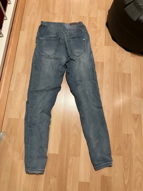 Zebra Pantaloni: Jeans von zebra, Gr. 34 – Usato da Aathal-Seegräben venduto da daso03 1