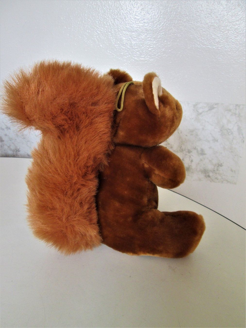 Jouets: Neues Plüsch-Eichhörnchen – Neuf avec emballage d'origine à Sementina par babucia