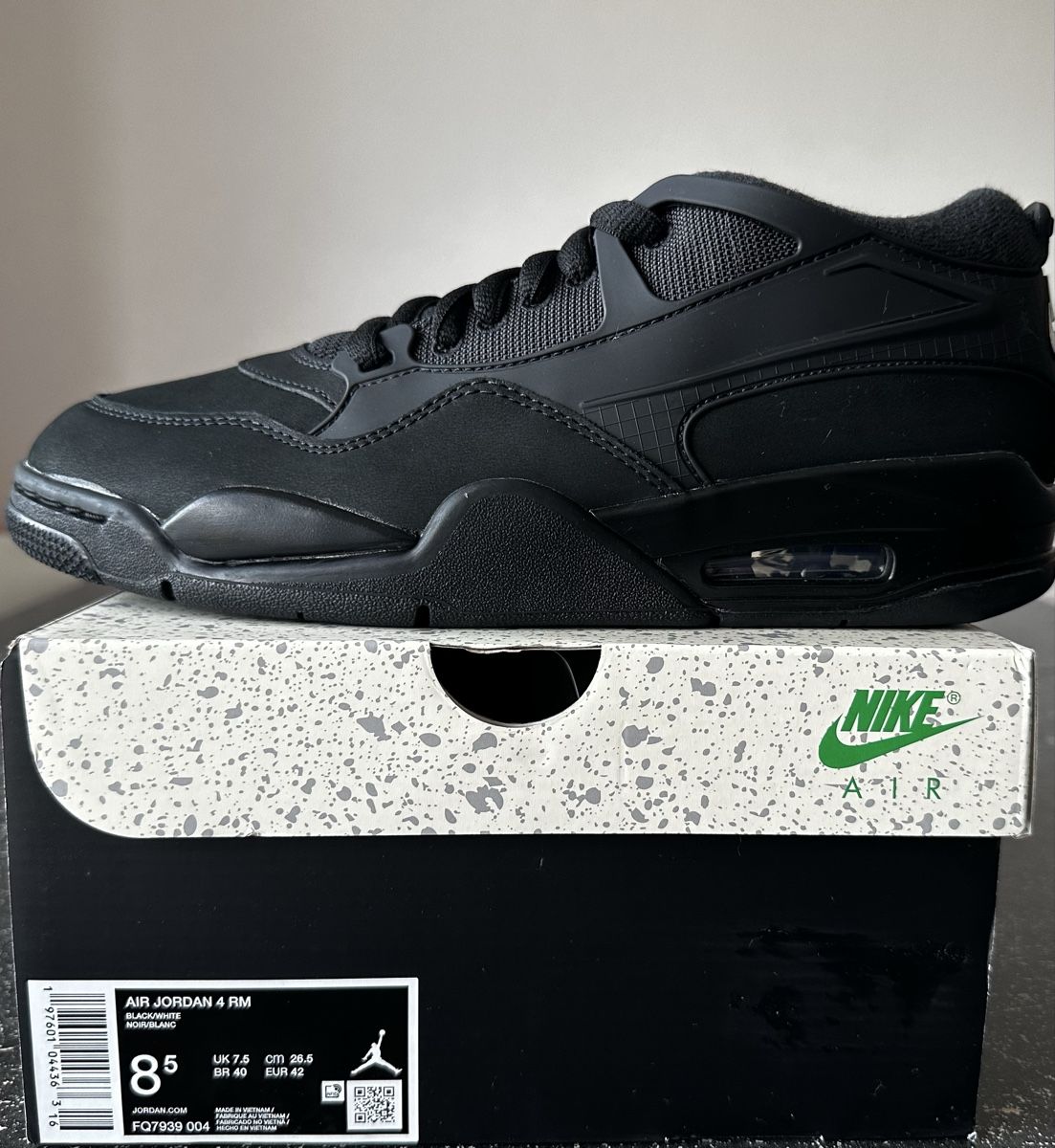 Scarpe da uomo: Jordan 4 RM Black Cat – Nuovo e nell'imballaggio originale da Biel/Bienne venduto da Akwawini
