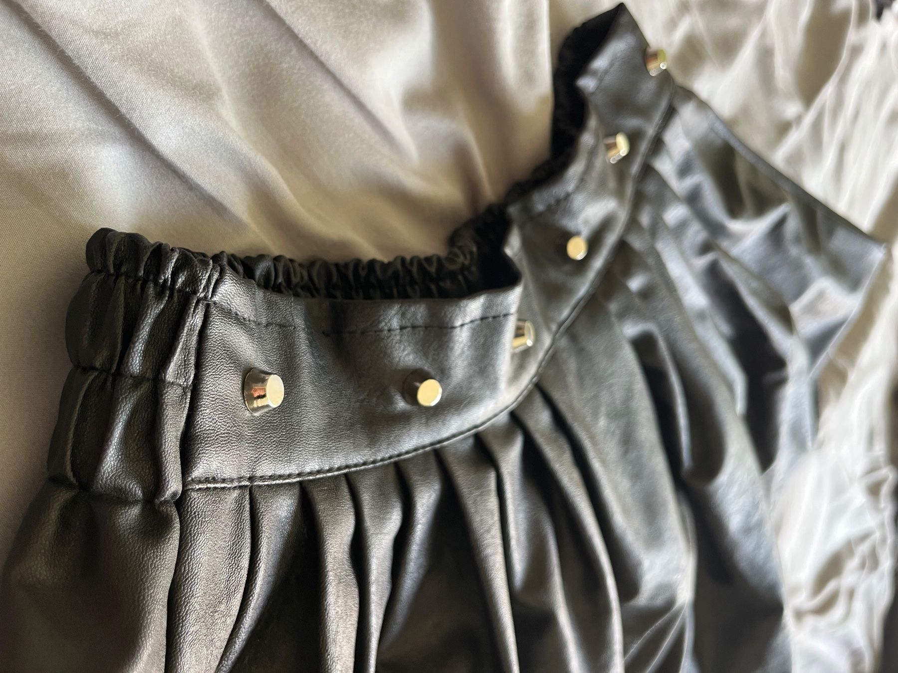 Gonne: Eco-Leather Skirt with Studs – Usato da Zürich venduto da Marghensy 1