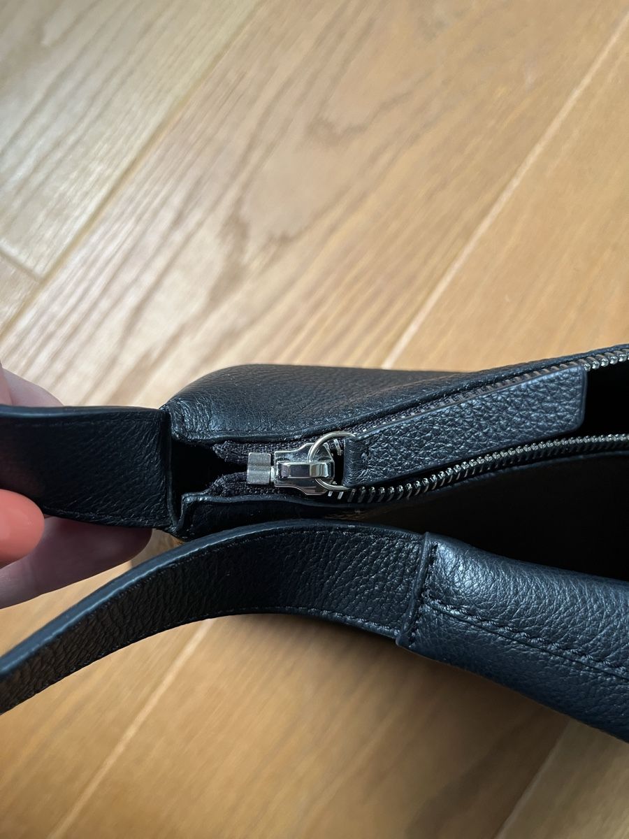 Taschen für Damen: Aesther Ekme Schultertasche Schwarz – Gebraucht aus Wädenswil von Iana32 1