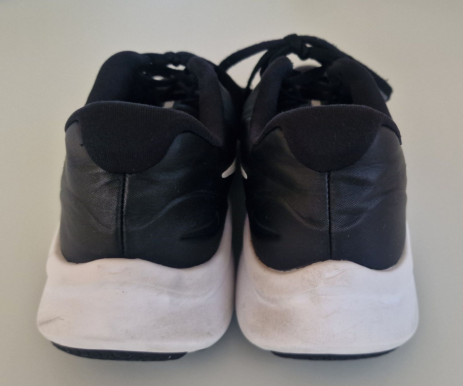 Nike Scarpe da uomo: schwarzer NIKE Gr.38.5 – Usato da Meggen venduto da Lunime 3