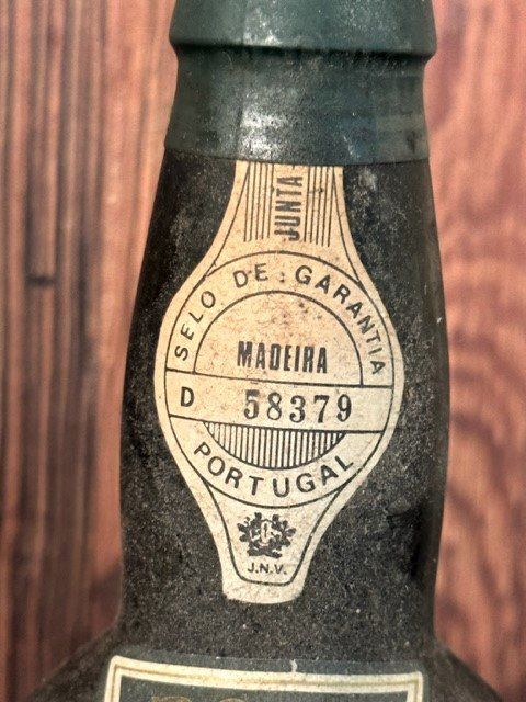 Vino: +  RaRiTäT  + – Usato da Winkel venduto da zeho 4