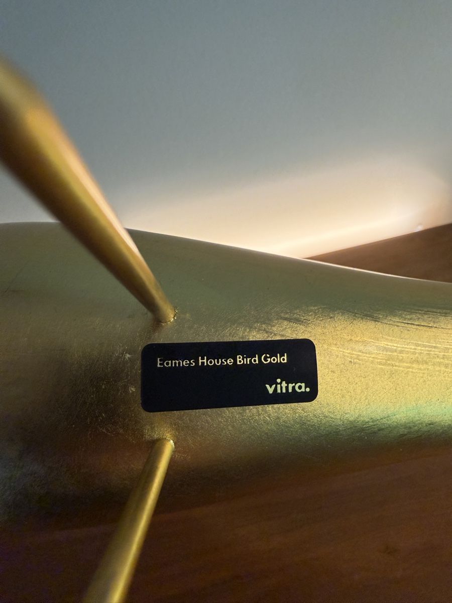 Vitra Toutes les décorations: Vitra Eames House Bird gold Edition neu – Neuf avec emballage d'origine à Bottmingen par Ch.Hal 1