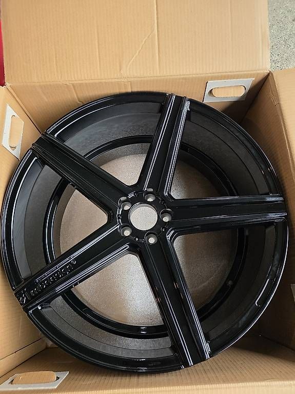 Mercedes-Benz Pneumatici & Ruote complete: Mb Design Kv1 23x11 – Usato da Dällikon venduto da Dominik_93 3