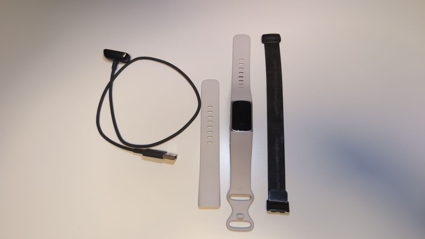 Fitbit Smartwatch: Fitbit Charge 6 mit magnetischem Armband – Gebraucht aus Wallisellen von ali_x62p
