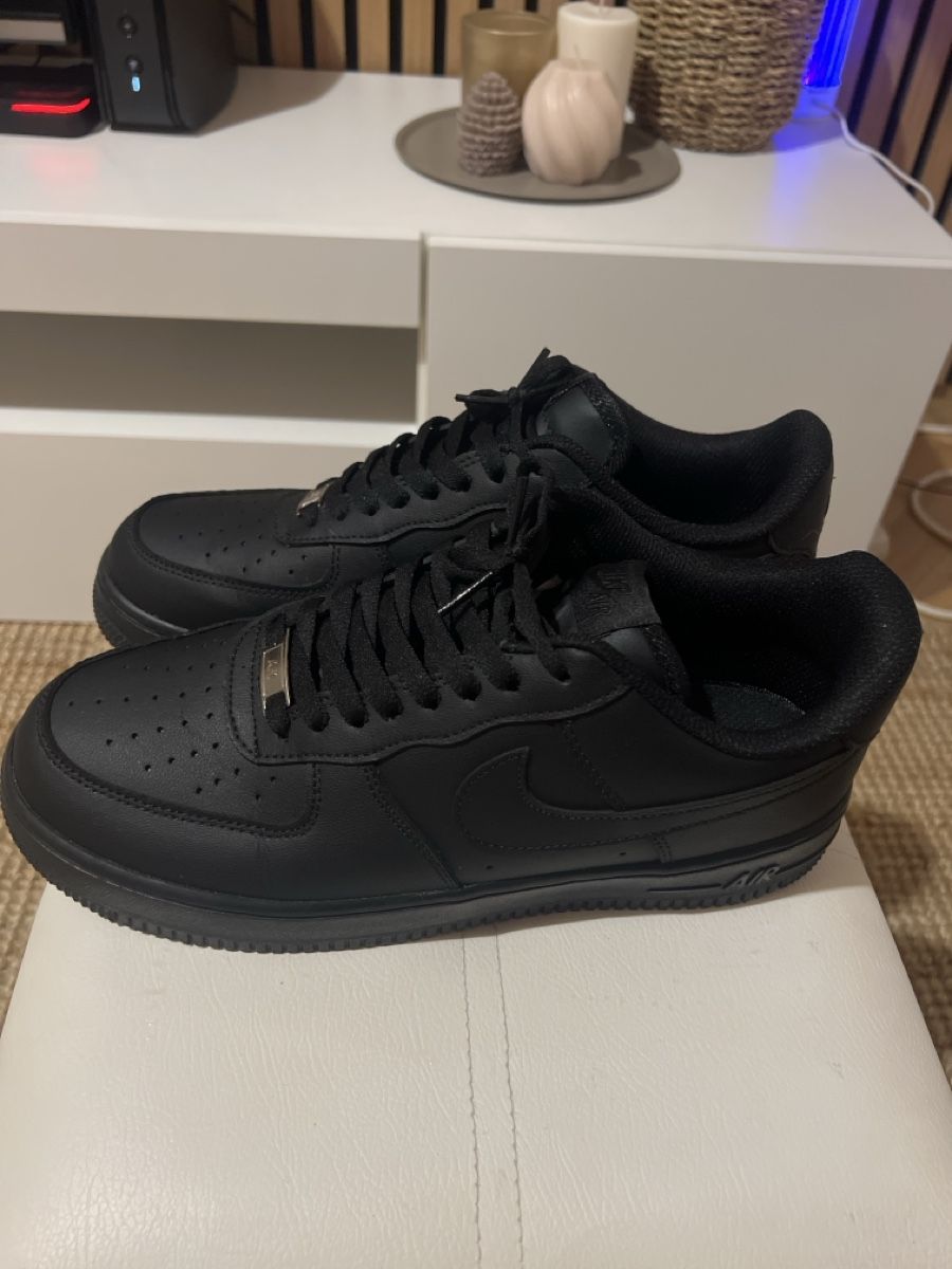 Nike Scarpe da uomo: Nike Air Force 1 Low All Black 42 – Nuovo (secondo la descrizione) da Genève venduto da Beduxo 4