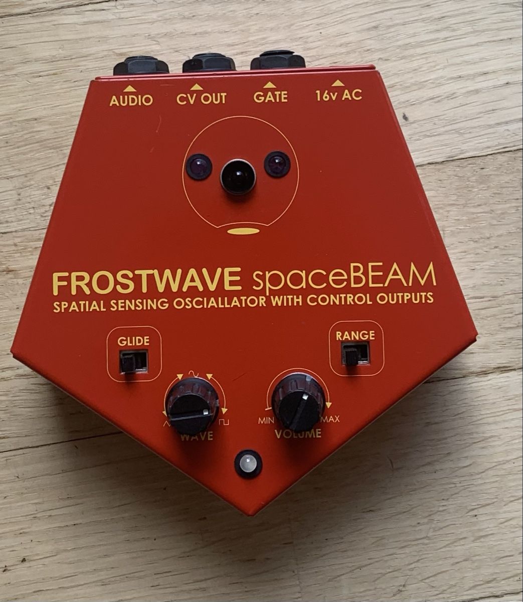 Strumenti musicali: Frostwave Spacebeam Spatial Sensing Oscillator – Usato da Zürich venduto da Fieber