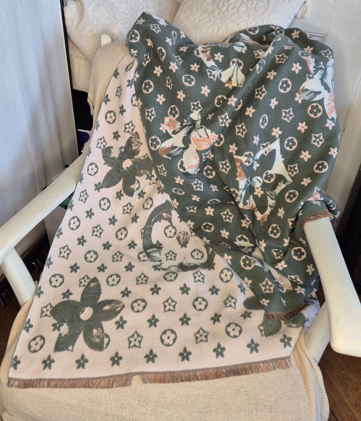 Foulard & Sciarpe: Schal aus Kaschmir und Viskose – Usato da Leissigen venduto da ali_k9v8 1