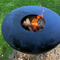 Feuerschale Grill auf Sockel