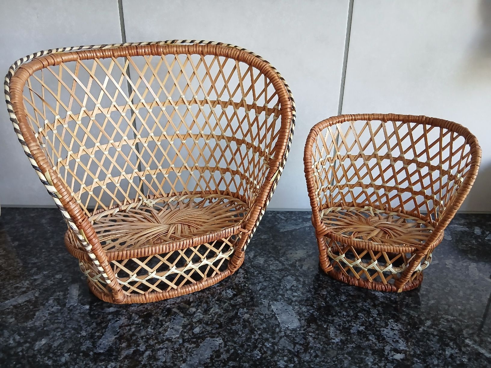 Sessel: fauteuil en osier pour poupées  – Gebraucht aus Biel/Bienne von Monhub
