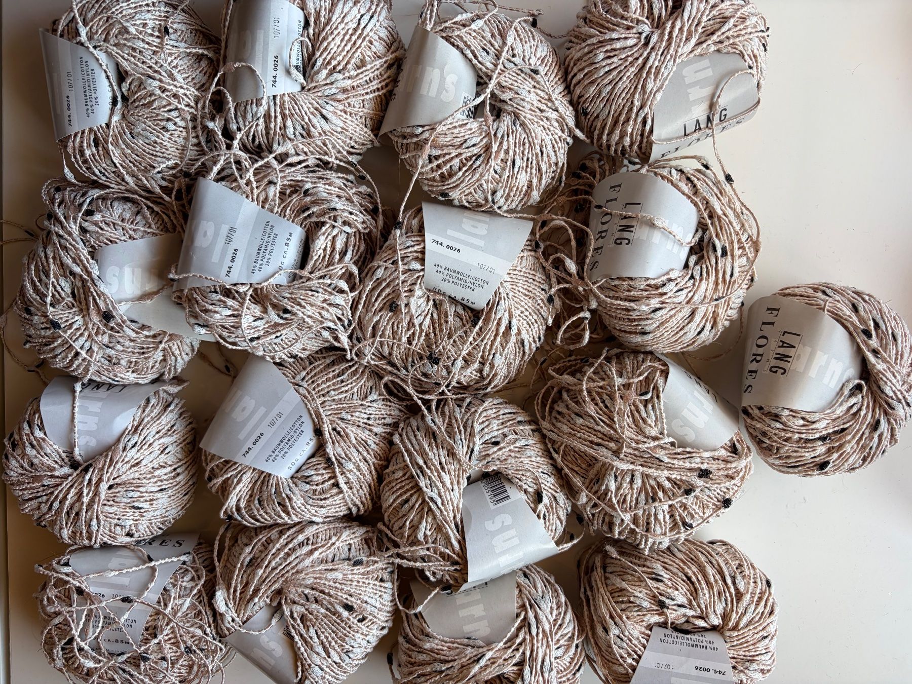 Lang Yarns Laine: 15 Knäuel Flores Langyarns – D'occasion à Büsserach par bor_s88m