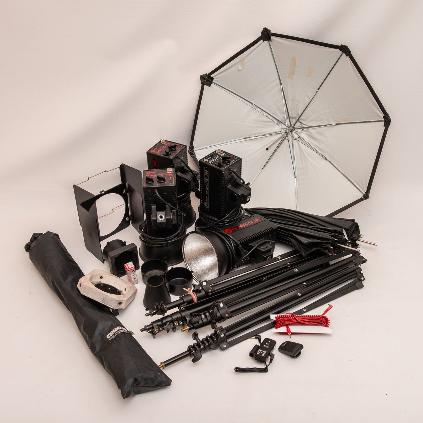Flash: 4 flash de studio Multiblitz Minilite 200 avec accessoires – Usato da Biel/Bienne venduto da Zavion