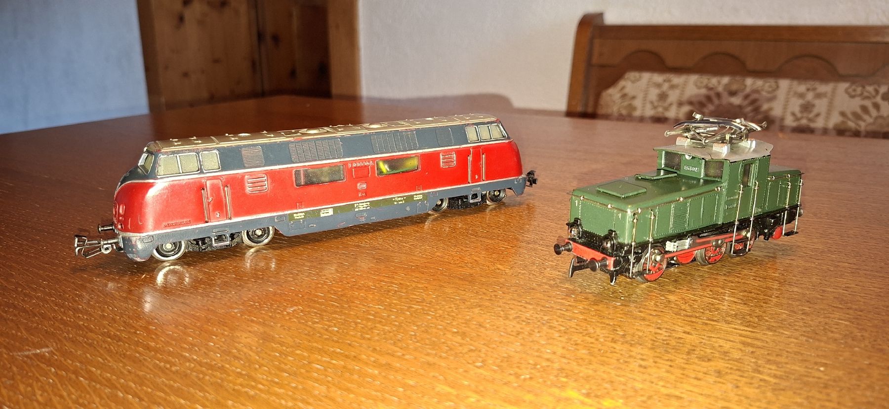 Märklin Modellini di ferrovie: H0 Märklin AC Analog E6302 + V200 056 Loks. – Usato da Pfäffikon ZH venduto da gub_2j76 7