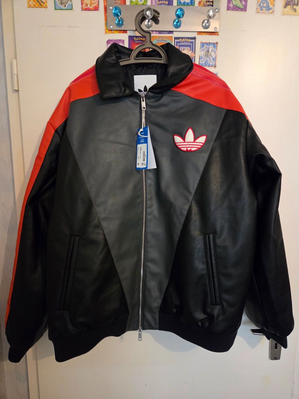 Adidas Jacken: ADIDAS POKÉMON JACKET CHARIZARD – Neu (gemäss Beschreibung) aus Mies von steeve31112 1