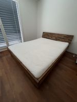 Holzbett mit Lattenrost und Matratze 180x200 guter Zustand