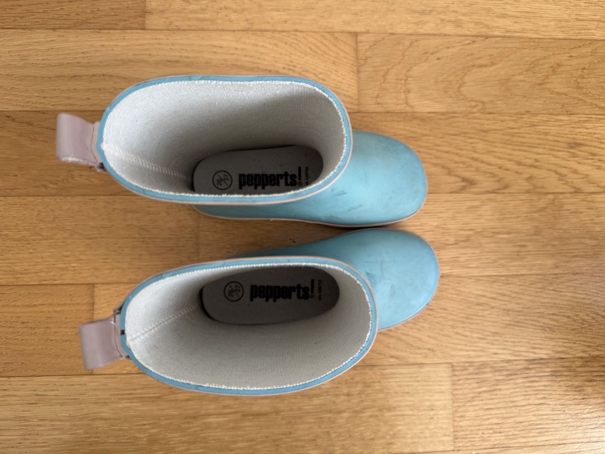 Chaussures garçon: Regenstiefel Gr26/27 – D'occasion à Zürich par audrey_dri 1