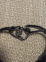 Schickes Armband mit Knoten-Detail, neuwertig & zeitlos