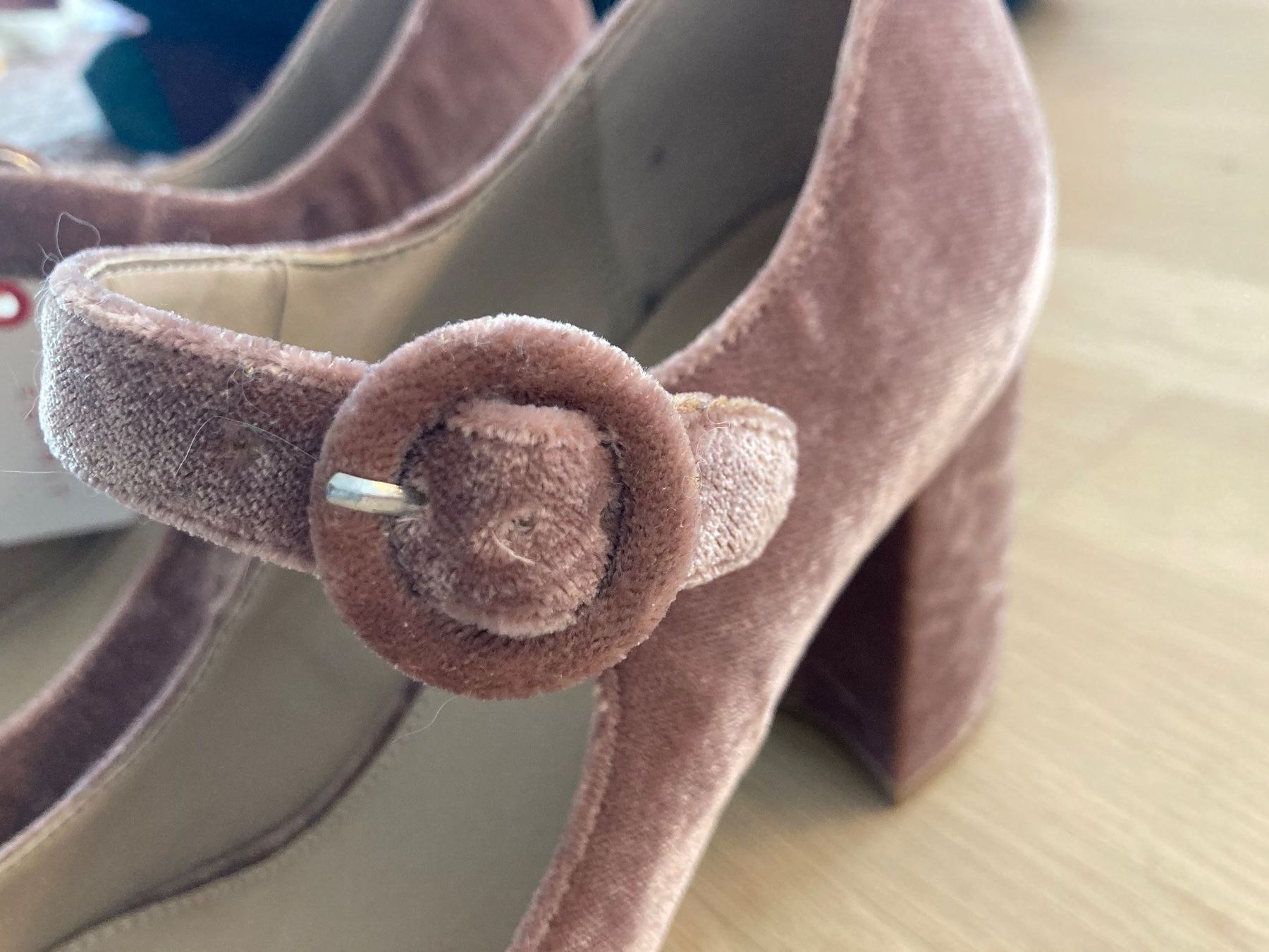 Esprit Scarpe da donna: Esprit Mary Jane-Pumps Samt - Grösse 41 – Nuovo (secondo la descrizione) da Wiesendangen venduto da iri_5pq6 2