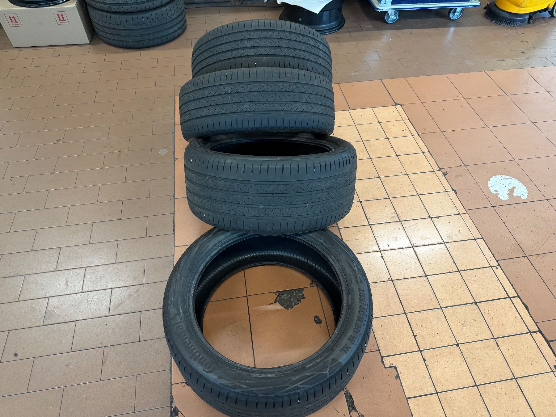 Altro in Scrittura & Disegno: Pneus Continental 255 / 285 r20 – Usato da Courrendlin venduto da shopwheels 6