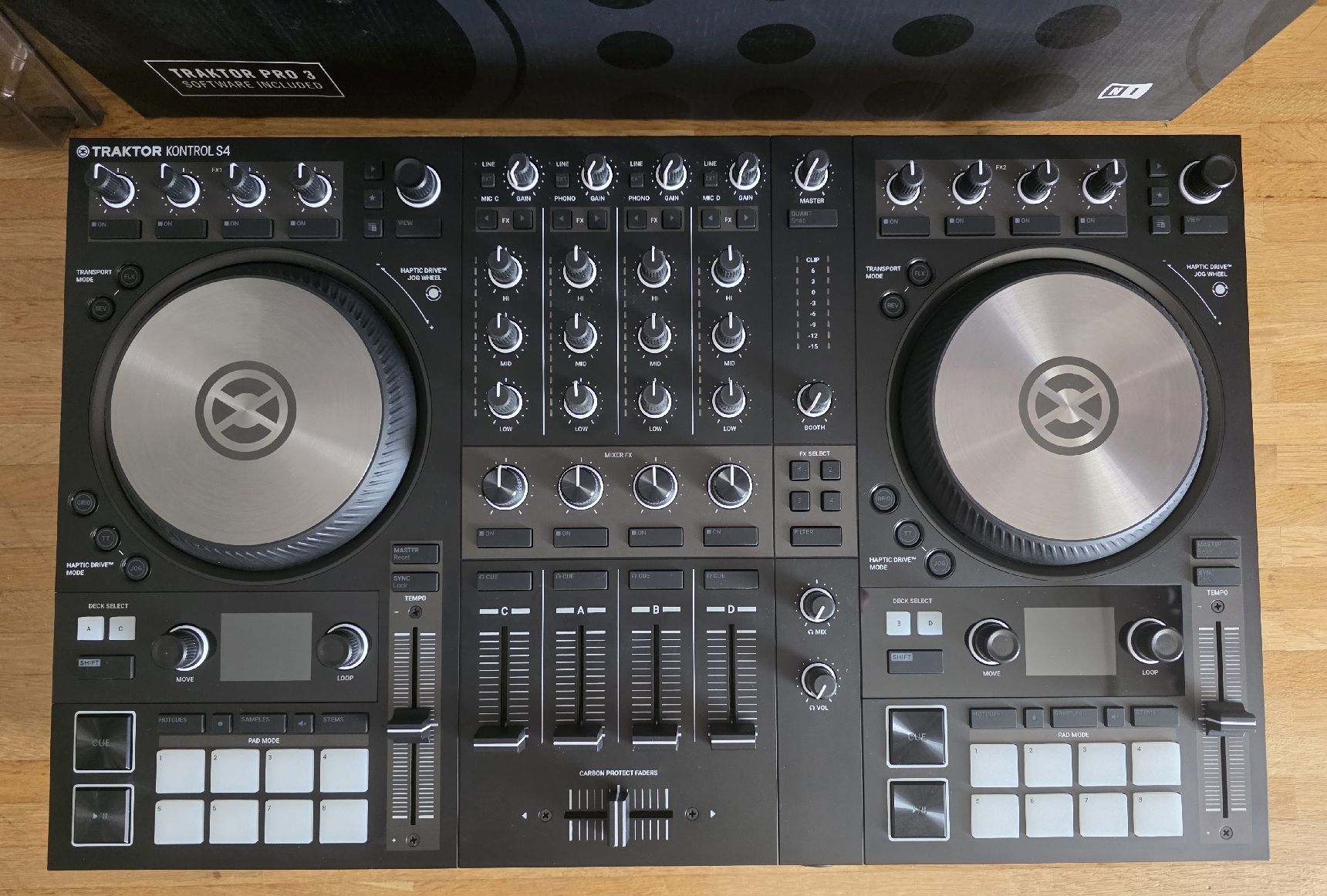 Native Instruments Console di mixaggio: Native Instruments Traktor Kontrol S4 MK3 – Usato da Basel venduto da regnam 7